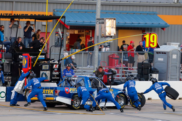 NASCAR Camping World Truck Series
M&M?s 200 presented by Casey?s General Store
Iowa Speedway, Newton, IA USA
Friday 23 June 2017
Austin Cindric, PIRTEK Ford F150 pit stop
World Copyright: Russell LaBounty
LAT Images NASCAR Camping World Truck Series
M&M?s 200 presented by Casey?s General Store
Iowa Speedway, Newton, IA USA
Friday 23 June 2017
Austin Cindric, PIRTEK Ford F150 pit stop
World Copyright: Russell LaBounty
LAT Images