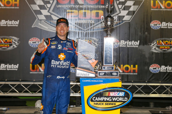 NASCAR Camping World Truck Series
UNOH 200
Bristol Motor Speedway, Bristol, TN USA
Thursday 17 August 2017
Kyle Busch, Banfield Pet Hospital Toyota Tundra, celebrates in victory lane.
World Copyright: Russell LaBountyLAT Images NASCAR Camping World Truck Series
UNOH 200
Bristol Motor Speedway, Bristol, TN USA
Thursday 17 August 2017
Kyle Busch, Banfield Pet Hospital Toyota Tundra, celebrates in victory lane.
World Copyright: Russell LaBountyLAT Images