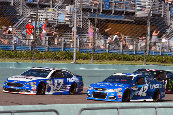 Monster Energy NASCAR Cup Series
Ford EcoBoost 400
Homestead-Miami Speedway, Homestead, FL USA
Sunday 19 November 2017
Ricky Stenhouse Jr, Roush Fenway Racing, Fastenal Ford Fusion and Kyle Larson, Chip Ganassi Racing, Credit One / DC Solar Chevrolet SS
World Copyright: Nigel Kinrade
LAT Images