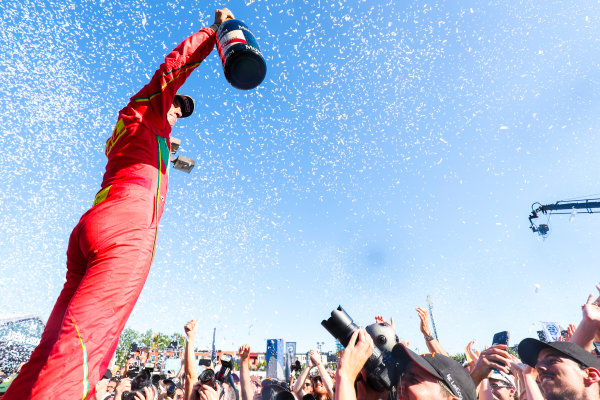 2016/2017 FIA Formula E Championship.
Round 11 - Montreal ePrix, Canada
Saturday 29 July 2017.
Lucas Di Grassi (BRA), ABT Schaeffler Audi Sport, Spark-Abt Sportsline, ABT Schaeffler FE02, celebrates on the podium.
Photo: Malcolm Griffiths/LAT/Formula E
ref: Digital Image MALK5536 2016/2017 FIA Formula E Championship.
Round 11 - Montreal ePrix, Canada
Saturday 29 July 2017.
Lucas Di Grassi (BRA), ABT Schaeffler Audi Sport, Spark-Abt Sportsline, ABT Schaeffler FE02, celebrates on the podium.
Photo: Malcolm Griffiths/LAT/Formula E
ref: Digital Image MALK5536