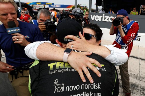 Verizon IndyCar Series
Rainguard Water Sealers 600
Texas Motor Speedway, Ft. Worth, TX USA
Friday 9 June 2017
Verizon P1 Pole Award winner Charlie Kimball is congratulated by wife Kathleen
World Copyright: Michael L. Levitt
LAT Images Verizon IndyCar Series
Rainguard Water Sealers 600
Texas Motor Speedway, Ft. Worth, TX USA
Friday 9 June 2017
Verizon P1 Pole Award winner Charlie Kimball is congratulated by wife Kathleen
World Copyright: Michael L. Levitt
LAT Images