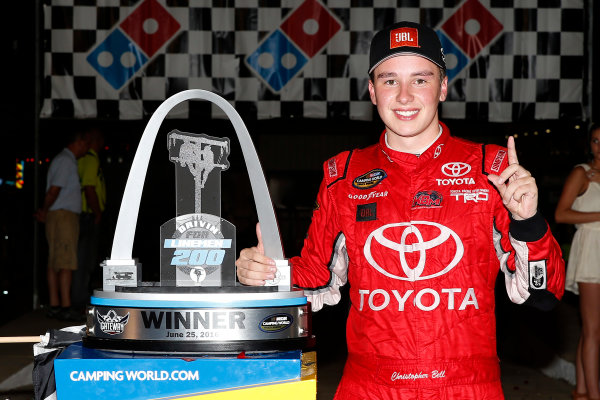25 June, 2016, Madison, Illinois USA
Christopher Bell celebrates in victory lane
©2016, Russell LaBounty
LAT Photo USA
25 June, 2016, Madison, Illinois USA
Christopher Bell celebrates in victory lane
©2016, Russell LaBounty
LAT Photo USA