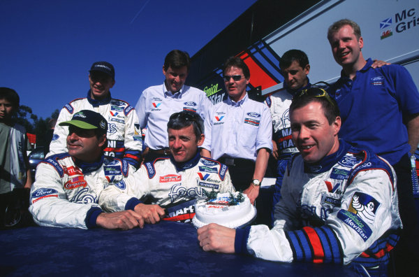 FIA World Rally ChampionshipPortuguese Rally, Porto, Portugal.16-19th March 2000.Ford WRC Team-Group shot. Front row l-r: Carlos Sainz, Nicky Grist and Colin McRae. Back row includes Luis Moya, Martin Whitaker and Malcolm Wilson.World - LAT PhotographicTel: +44 (0) 181 251 3000Fax: +44 (0) 181 251 3001e-mail: latdig@dial.pipex
com