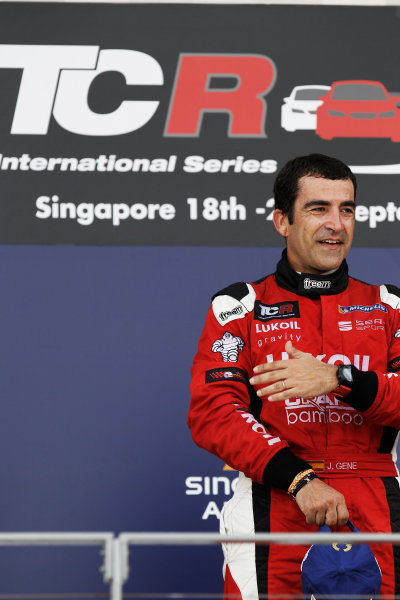2015 TCR International Series Round 9.
Marina Bay Circuit, Singapore.
Sunday 20 September 2015.
Jordi Gene, No.88 Team Craft-Bamboo LUKOIL, celebrates victory on the podium.
World Copyright: Sam Bloxham/LAT Photographic.
ref: Digital Image _G7C3996 2015 TCR International Series Round 9.
Marina Bay Circuit, Singapore.
Sunday 20 September 2015.
Jordi Gene, No.88 Team Craft-Bamboo LUKOIL, celebrates victory on the podium.
World Copyright: Sam Bloxham/LAT Photographic.
ref: Digital Image _G7C3996