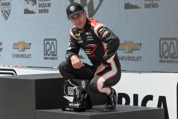 Verizon IndyCar Series
Kohler Grand Prix
Road America, Elkhart Lake, WI USA
Sunday 25 June 2017
Helio Castroneves, Team Penske Chevrolet experienced discomfort during podium after finishing third
World Copyright: Geoffrey M. Miller
LAT Images