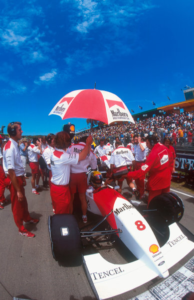1993 Australian Grand Prix.
Adelaide, Australia.
5-7 November 1993.
Ayrton Senna (McLaren MP4/8 Ford) on the grid before the start of the race. He takes some last minute notes from his race engineer Giorgio Ascanelli.
Ref-93 AUS 24.
World Copyright - LAT Photographic
1993 Australian Grand Prix.
Adelaide, Australia.
5-7 November 1993.
Ayrton Senna (McLaren MP4/8 Ford) on the grid before the start of the race. He takes some last minute notes from his race engineer Giorgio Ascanelli.
Ref-93 AUS 24.
World Copyright - LAT Photographic