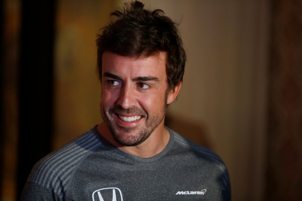 Bahrain International Circuit, Sakhir, Bahrain.
Wednesday 12 April 2017.
Fernando Alonso announces his deal to race in the 2017 Indianapolis 500 in an Andretti Autosport run McLaren Honda car.
World Copyright: Glenn Dunbar/LAT Images
ref: Digital Image _31I6837 Bahrain International Circuit, Sakhir, Bahrain.
Wednesday 12 April 2017.
Fernando Alonso announces his deal to race in the 2017 Indianapolis 500 in an Andretti Autosport run McLaren Honda car.
World Copyright: Glenn Dunbar/LAT Images
ref: Digital Image _31I6837