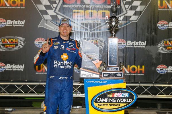 NASCAR Camping World Truck Series
UNOH 200
Bristol Motor Speedway, Bristol, TN USA
Thursday 17 August 2017
Kyle Busch, Banfield Pet Hospital Toyota Tundra, celebrates in victory lane.
World Copyright: Russell LaBountyLAT Images NASCAR Camping World Truck Series
UNOH 200
Bristol Motor Speedway, Bristol, TN USA
Thursday 17 August 2017
Kyle Busch, Banfield Pet Hospital Toyota Tundra, celebrates in victory lane.
World Copyright: Russell LaBountyLAT Images