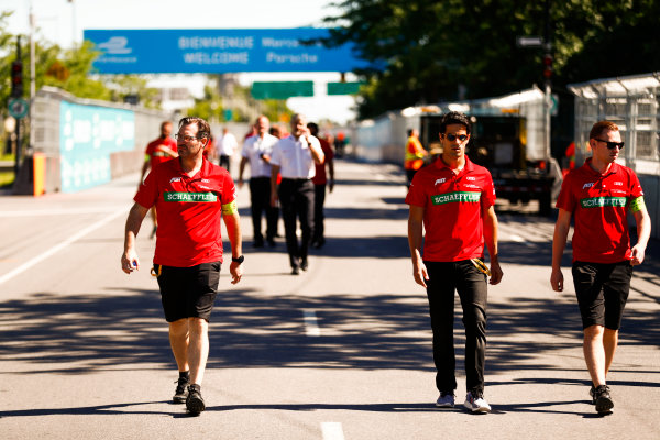 2016/2017 FIA Formula E Championship.
Round 11 - Montreal ePrix, Canada
Friday 28 July 2017.
Lucas Di Grassi (BRA), ABT Schaeffler Audi Sport, Spark-Abt Sportsline, ABT Schaeffler FE02, walks the track.
Photo: Sam Bloxham/LAT/Formula E
ref: Digital Image _W6I4678 2016/2017 FIA Formula E Championship.
Round 11 - Montreal ePrix, Canada
Friday 28 July 2017.
Lucas Di Grassi (BRA), ABT Schaeffler Audi Sport, Spark-Abt Sportsline, ABT Schaeffler FE02, walks the track.
Photo: Sam Bloxham/LAT/Formula E
ref: Digital Image _W6I4678
