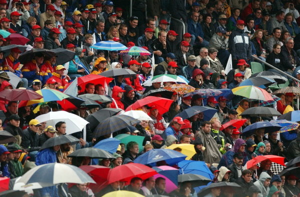 Rain in the final stages of the main race brought extra tactics into play allowing Bernd Schneider (GER), Vodafone AMG-Mercedes, to take over the lead from Laurent Aiello (FRA), Team Abt Sportsline.
DTM Championship, Rd10, Hockenheim, Germany. 06 October 2002.
DIGITAL IMAGE