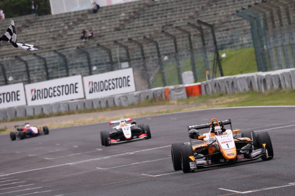 2017 Japanese Formula 3 Championship.
Suzuka, Japan. 24th - 25th June 2017. Rd 10 & 11.
Rd11 Winner Sho Tsuboi ( #1 Corolla Chukyo Kuo TOM?S F317 ) 2nd position Alex Palou ( #12 ThreeBond Racing with DRAGO CORSE ) 3rd position Mitsunori Takaboshi ( #23 B-MAX NDDP F3 ) action
World Copyright: Masahide Kamio / LAT Images.
Ref: 2017JF3_Rd11_04 2017 Japanese Formula 3 Championship.
Suzuka, Japan. 24th - 25th June 2017. Rd 10 & 11.
Rd11 Winner Sho Tsuboi ( #1 Corolla Chukyo Kuo TOM?S F317 ) 2nd position Alex Palou ( #12 ThreeBond Racing with DRAGO CORSE ) 3rd position Mitsunori Takaboshi ( #23 B-MAX NDDP F3 ) action
World Copyright: Masahide Kamio / LAT Images.
Ref: 2017JF3_Rd11_04