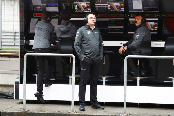 Shanghai International Circuit, Shanghai, China.
Friday 07 April 2017.
Eric Boullier, Racing Director, McLaren, keeps an eye on the weather from the pit wall.
World Copyright: Steven Tee/LAT Images
ref: Digital Image _R3I2220 Shanghai International Circuit, Shanghai, China.
Friday 07 April 2017.
Eric Boullier, Racing Director, McLaren, keeps an eye on the weather from the pit wall.
World Copyright: Steven Tee/LAT Images
ref: Digital Image _R3I2220