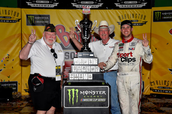 Monster Energy NASCAR Cup Series
Bojangles' Southern 500
Darlington Raceway, Darlington, SC USA
Sunday 3 September 2017
Denny Hamlin, Joe Gibbs Racing, Sport Clips Toyota Camry wins.
World Copyright: Rusty Jarrett
LAT Images