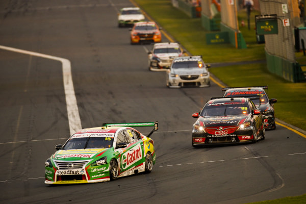 Rick Kelly, Kelly Racing, Nissan, leads Anton de Pasquale, Erebus Motorsport, Holden