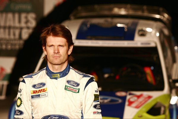 2006 World Rally Championship.
Round 16, Wales Rally GB. 1st - 3rd  December 2006.
Marcus Gronholm Ford Focus RS WRC 06 celebrates victory on the podium/finish ramp.
Portrait.
World Copyright: Drew Gibson/LAT Photographic.
Ref: Digital Image Only.  
