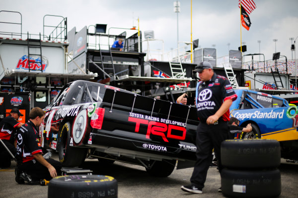 NASCAR Camping World Truck Series
Buckle Up In Your Truck 225
Kentucky Speedway, Sparta, KY USA
Wednesday 5 July 2017
Christopher Bell, Toyota Toyota Tundra crewmen
World Copyright: Barry Cantrell
LAT Images NASCAR Camping World Truck Series
Buckle Up In Your Truck 225
Kentucky Speedway, Sparta, KY USA
Wednesday 5 July 2017
Christopher Bell, Toyota Toyota Tundra crewmen
World Copyright: Barry Cantrell
LAT Images