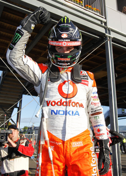 Round 4 - Hamilton 400.
Hamilton City Street Circuit, Hamilton, New Zealand.
17th - 18th April 2010.
Car 1, Jamie Whincup, Commodore VE, Holden, T8, TeamVodafone, Triple Eight Race Engineering, Triple Eight Racing.
World Copyright: Mark Horsburgh / LAT Photographic
ref: 1-Whincup-EV04-10-6467 Round 4 - Hamilton 400.
Hamilton City Street Circuit, Hamilton, New Zealand.
17th - 18th April 2010.
Car 1, Jamie Whincup, Commodore VE, Holden, T8, TeamVodafone, Triple Eight Race Engineering, Triple Eight Racing.
World Copyright: Mark Horsburgh / LAT Photographic
ref: 1-Whincup-EV04-10-6467
