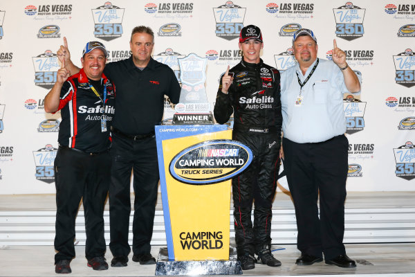 NASCAR Camping World Truck Series
Las Vegas 350
Las Vegas Motor Speedway, Las Vegas, NV USA
Saturday 30 September 2017
Ben Rhodes, Safelite Auto Glass Toyota Tundra celebrates
World Copyright: Barry Cantrell
LAT Images NASCAR Camping World Truck Series
Las Vegas 350
Las Vegas Motor Speedway, Las Vegas, NV USA
Saturday 30 September 2017
Ben Rhodes, Safelite Auto Glass Toyota Tundra celebrates
World Copyright: Barry Cantrell
LAT Images
