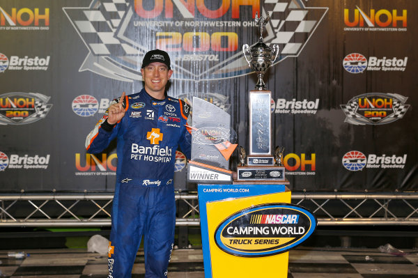 NASCAR Camping World Truck Series
UNOH 200
Bristol Motor Speedway, Bristol, TN USA
Thursday 17 August 2017
Kyle Busch, Banfield Pet Hospital Toyota Tundra, celebrates in victory lane.
World Copyright: Russell LaBountyLAT Images NASCAR Camping World Truck Series
UNOH 200
Bristol Motor Speedway, Bristol, TN USA
Thursday 17 August 2017
Kyle Busch, Banfield Pet Hospital Toyota Tundra, celebrates in victory lane.
World Copyright: Russell LaBountyLAT Images