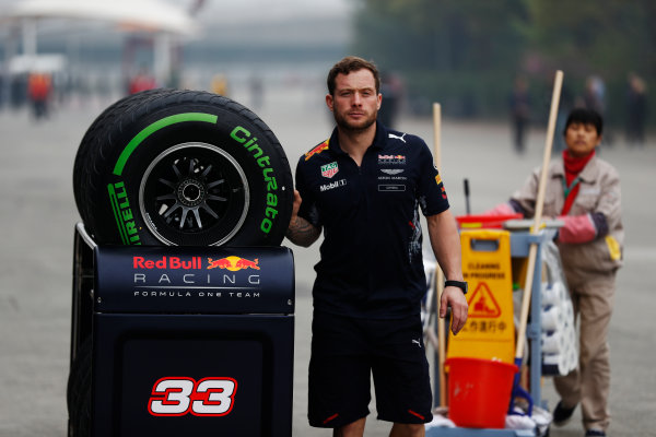 Shanghai International Circuit, Shanghai, China. 
Thursday 06 April 2017.
A Red Bull team member pushes a trolley of Pirelli tyres in front of a Chinese worker.
World Copyright: Glenn Dunbar/LAT Images
ref: Digital Image _X4I4798