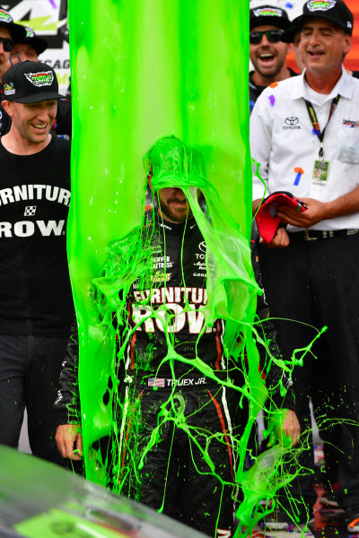 Monster Energy NASCAR Cup Series
Tales of the Turtles 400
Chicagoland Speedway, Joliet, IL USA
Sunday 17 September 2017
Martin Truex Jr, Furniture Row Racing, Furniture Row/Denver Mattress Toyota Camry celebrates in victory lane and gets slimed 
World Copyright: Logan Whitton
LAT Images