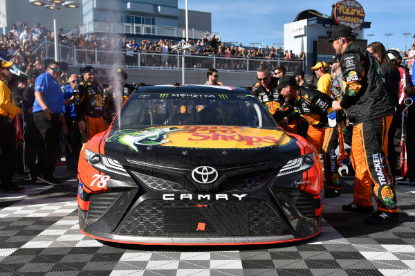 2017 Monster Energy NASCAR Cup Series - Kobalt 400
Las Vegas Motor Speedway - Las Vegas, NV USA
Sunday 12 March 2017
Martin Truex Jr, Bass Pro Shops/TRACKER BOATS Toyota Camry celebrates his win in Victory Lane
World Copyright: Nigel Kinrade/LAT Images
ref: Digital Image 17LAS1nk07460 2017 Monster Energy NASCAR Cup Series - Kobalt 400
Las Vegas Motor Speedway - Las Vegas, NV USA
Sunday 12 March 2017
Martin Truex Jr, Bass Pro Shops/TRACKER BOATS Toyota Camry celebrates his win in Victory Lane
World Copyright: Nigel Kinrade/LAT Images
ref: Digital Image 17LAS1nk07460