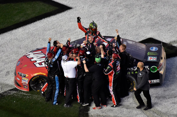 2017 NASCAR Monster Energy Cup Series - Daytona 500
Daytona International Speedway, Daytona Beach, FL USA
Sunday 26 February 2017
Kurt Busch celebrates his win
World Copyright: Nigel Kinrade/LAT Images
ref: Digital Image 17DAY2nk13910 2017 NASCAR Monster Energy Cup Series - Daytona 500
Daytona International Speedway, Daytona Beach, FL USA
Sunday 26 February 2017
Kurt Busch celebrates his win
World Copyright: Nigel Kinrade/LAT Images
ref: Digital Image 17DAY2nk13910