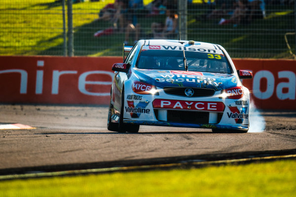 2017 Supercars Championship Round 7.
Townsville 400, Reid Park, Townsville, Queensland, Australia.
Friday 7th July to Sunday 9th July 2017.
Garth Tander drives the #33 Wilson Security Racing GRM Holden Commodore VF.
World Copyright: Daniel Kalisz/ LAT Images
Ref: Digital Image 070717_VASCR7_DKIMG_2244.jpg 2017 Supercars Championship Round 7.
Townsville 400, Reid Park, Townsville, Queensland, Australia.
Friday 7th July to Sunday 9th July 2017.
Garth Tander drives the #33 Wilson Security Racing GRM Holden Commodore VF.
World Copyright: Daniel Kalisz/ LAT Images
Ref: Digital Image 070717_VASCR7_DKIMG_2244.jpg