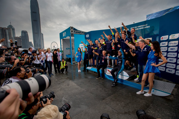 2016/2017 FIA Formula E Championship.
Hong Kong ePrix, Hong Kong, China.
Sunday 9 October 2016.
The e.dams Renault team celebrate on the podium with Sebastien Buemi (SUI), Renault e.Dams, Spark-Renault, Renault Z.E 16.
Photo: Zak Mauger/LAT/Formula E
ref: Digital Image _L0U2564 2016/2017 FIA Formula E Championship.
Hong Kong ePrix, Hong Kong, China.
Sunday 9 October 2016.
The e.dams Renault team celebrate on the podium with Sebastien Buemi (SUI), Renault e.Dams, Spark-Renault, Renault Z.E 16.
Photo: Zak Mauger/LAT/Formula E
ref: Digital Image _L0U2564