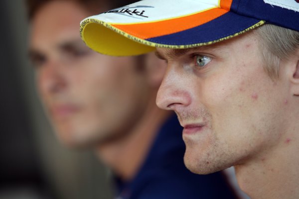 2007 Italian Grand Prix - Saturday Qualifying
Autodromo di Monza, Monza, Italy.
8th September 2007.
Heikki Kovalainen, Renault R27. Portrait. 
World Copyright: Charles Coates/LAT Photographic
ref: Digital Image ZK5Y2639