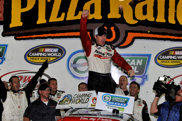 12-13 July, 2013, Newton, Iowa USA
Timothy Peters Celebrates the win in victory lane
©2013, Scott R LePage
LAT Photo USA 12-13 July, 2013, Newton, Iowa USA
Timothy Peters Celebrates the win in victory lane
©2013, Scott R LePage
LAT Photo USA
