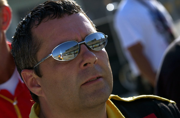 The main grandstand is reflected in Kevin LePage's sunglasses prior to qualifying.
NASCAR Winston Cup Pennzoil 400, Homestead-Miami Speedway, Homestead,Florida,USA 11 November,2001
Copyright-F
Peirce Williams 2001 LAT PHOTOGRAPHIC