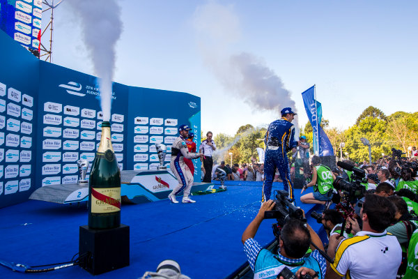 2015/2016 FIA Formula E Championship.
Buenos Aires ePrix, Buenos Aires, Argentina.
Saturday 6 February 2016.
Sam Bird (GBR), DS Virgin Racing DSV-01, Sebastien Buemi (SUI), Renault e.Dams Z.E.15 and Lucas Di Grassi (BRA), ABT Audi Sport FE01.
Photo: Zak Mauger/LAT/Formula E
ref: Digital Image _L0U1712 2015/2016 FIA Formula E Championship.
Buenos Aires ePrix, Buenos Aires, Argentina.
Saturday 6 February 2016.
Sam Bird (GBR), DS Virgin Racing DSV-01, Sebastien Buemi (SUI), Renault e.Dams Z.E.15 and Lucas Di Grassi (BRA), ABT Audi Sport FE01.
Photo: Zak Mauger/LAT/Formula E
ref: Digital Image _L0U1712