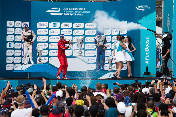 2015/2016 FIA Formula E Championship.
Putrajaya ePrix, Putrajaya, Malaysia.
Saturday 7 November 2015.
Podium
Lucas Di Grassi (BRA), ABT Audi Sport FE01, Sam Bird (GBR), DS Virgin Racing DSV-01 & Robin Frijns (NLD), Andretti - Spark SRT_01E on the podium
Photo: Sam Bloxham/FIA Formula E/LAT
ref: Digital Image _SBL1329