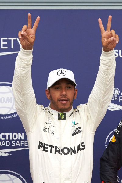 Autodromo Nazionale di Monza, Italy.
Saturday 2 September 2017.
Lewis Hamilton, Mercedes AMG, celebrates his record breaking 69th F1 career pole start.
World Copyright: Steve Etherington/LAT Images 
ref: Digital Image SNE15093