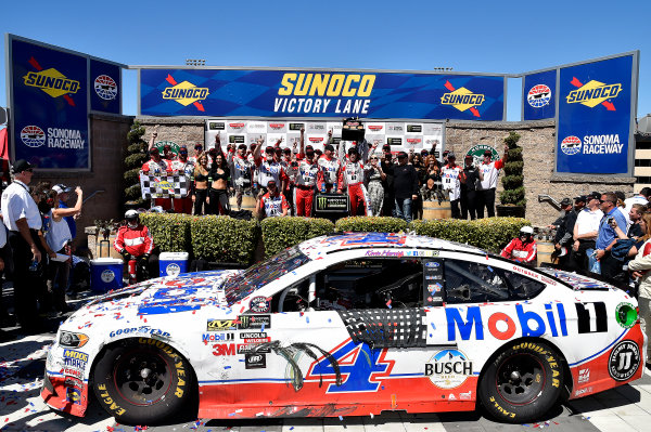 Monster Energy NASCAR Cup Series
Toyota/Save Mart 350
Sonoma Raceway, Sonoma, CA USA
Sunday 25 June 2017
Kevin Harvick, Stewart-Haas Racing, Mobil 1 Ford Fusion wins Sonoma.
World Copyright: Rusty Jarrett
LAT Images Monster Energy NASCAR Cup Series
Toyota/Save Mart 350
Sonoma Raceway, Sonoma, CA USA
Sunday 25 June 2017
Kevin Harvick, Stewart-Haas Racing, Mobil 1 Ford Fusion wins Sonoma.
World Copyright: Rusty Jarrett
LAT Images