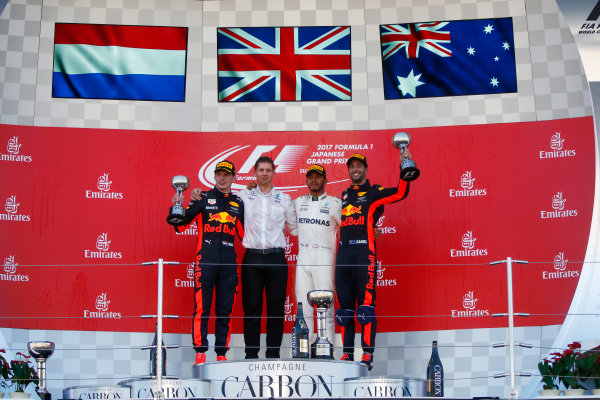 Suzuka Circuit, Japan.
Sunday 08 October 2017.
Winner Lewis Hamilton, Mercedes AMG, celebrates on the podium with James Vowles, Strategist, Mercedes AMG, Max Verstappen, Red Bull Racing, and Daniel Ricciardo, Red Bull Racing.
World Copyright: Andy Hone/LAT Images
ref: Digital Image _ONY8845 Suzuka Circuit, Japan.
Sunday 08 October 2017.
Winner Lewis Hamilton, Mercedes AMG, celebrates on the podium with James Vowles, Strategist, Mercedes AMG, Max Verstappen, Red Bull Racing, and Daniel Ricciardo, Red Bull Racing.
World Copyright: Andy Hone/LAT Images
ref: Digital Image _ONY8845