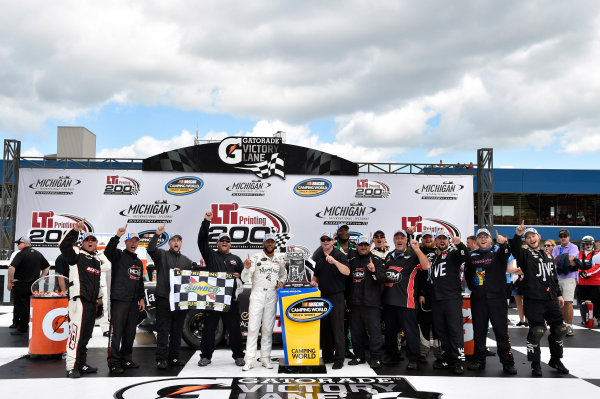 NASCAR Camping World Truck Series
LTI Printing 200
Michigan International Speedway, Brooklyn, MI USA
Saturday 12 August 2017
Darrell Wallace Jr, Maestro's Classic Chevrolet Silverado celebrates in Victory Lane
World Copyright: Nigel Kinrade
LAT Images