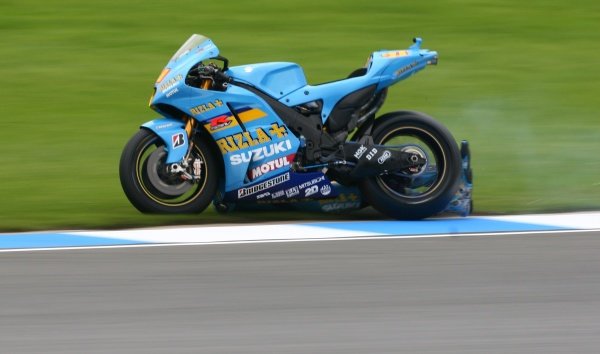 2007 Moto GP British Grand Prix.
Donington Park, England.
22nd-24th June 2007.
Chris Vermeulen (Rizla Suzuki Moto GP, Suzuki GSV-R XRG0) high-siding in craner curves. Action, sequence, crash.
World Copyright: Kevin Wood/LAT Photographic
ref: Digital Image IMG_5038