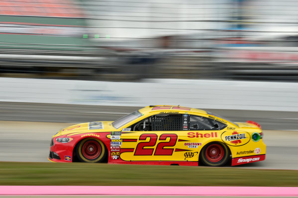 Monster Energy NASCAR Cup Series
First Data 500
Martinsville Speedway, Martinsville VA USA
Saturday 28 October 2017
Joey Logano, Team Penske, Shell-Pennzoil Ford Fusion
World Copyright: Scott R LePage
LAT Images
ref: Digital Image lepage-171028-mart-3525 Monster Energy NASCAR Cup Series
First Data 500
Martinsville Speedway, Martinsville VA USA
Saturday 28 October 2017
Joey Logano, Team Penske, Shell-Pennzoil Ford Fusion
World Copyright: Scott R LePage
LAT Images
ref: Digital Image lepage-171028-mart-3525