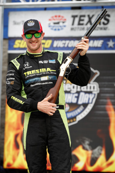 Verizon IndyCar Series
Rainguard Water Sealers 600
Texas Motor Speedway, Ft. Worth, TX USA
Friday 9 June 2017
Verizon P1 Pole Award winner Charlie Kimball with the Texas Shotgun award 
World Copyright: Michael L. Levitt
LAT Images