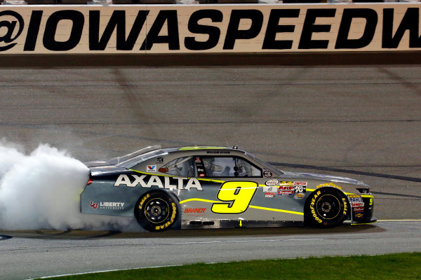 NASCAR XFINITY Series
American Ethanol E15 250 presented by Enogen
Iowa Speedway, Newton, IA USA
Saturday 24 June 2017
William Byron, AXALTA / WINDSOR Window & Doors Chevrolet Camaro celebrates his win with a burnout 
World Copyright: Russell LaBounty
LAT Images