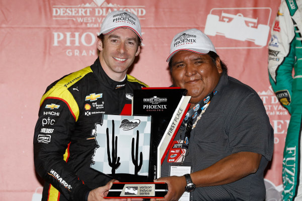 Verizon IndyCar Series
Desert Diamond West Valley Phoenix Grand Prix
Phoenix Raceway, Avondale, AZ USA
Saturday 29 April 2017
Simon Pagenaud, Team Penske Chevrolet podium
World Copyright: Michael L. Levitt
LAT Images Verizon IndyCar Series
Desert Diamond West Valley Phoenix Grand Prix
Phoenix Raceway, Avondale, AZ USA
Saturday 29 April 2017
Simon Pagenaud, Team Penske Chevrolet podium
World Copyright: Michael L. Levitt
LAT Images