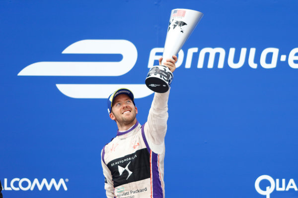 2016/2017 FIA Formula E Championship.
Round 9 - New York City ePrix, Brooklyn, New York, USA.
Saturday 15 July 2017.
Sam Bird (GBR), DS Virgin Racing, Spark-Citroen, Virgin DSV-02, celebrates after winning the race.
Photo: Alastair Staley/LAT/Formula E
ref: Digital Image _R3I0001