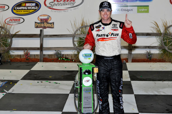 12-13 July, 2013, Newton, Iowa USA
Timothy Peters in victory lane with trophy
©2013, Scott R LePage
LAT Photo USA 12-13 July, 2013, Newton, Iowa USA
Timothy Peters in victory lane with trophy
©2013, Scott R LePage
LAT Photo USA