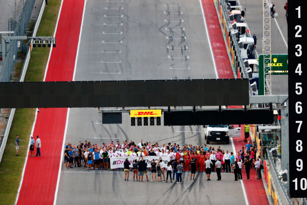 Circuit of the Americas, Austin, Texas, United States of America.
Thursday 19 October 2017.
Participants at the start line for a group track run.
World Copyright: Sam Bloxham/LAT Images 
ref: Digital Image _W6I1689