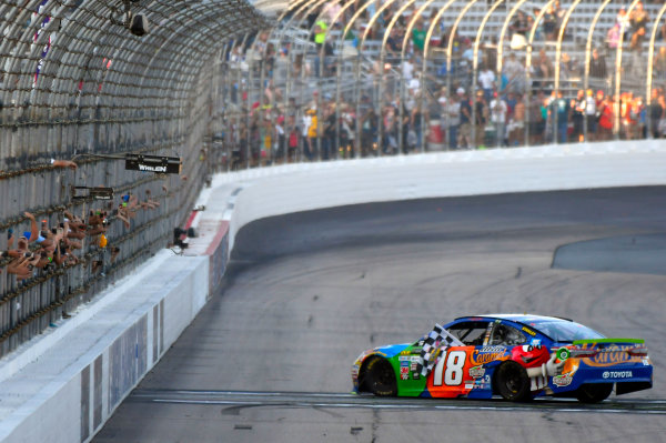 Monster Energy NASCAR Cup Series
ISM Connect 300
New Hampshire Motor Speedway
Loudon, NH USA
Sunday 24 September 2017
Kyle Busch, Joe Gibbs Racing, M&M's Caramel Toyota Camry celebrates his win
World Copyright: Nigel Kinrade
LAT Images