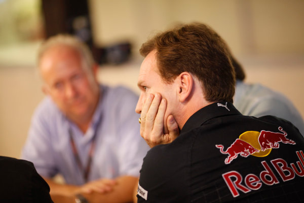 Yas Marina Circuit, Abu Dhabi, United Arab Emirates
31st October 2009.
Tony Dodgins, Autosport Journalist with Chritian Horner, Team Principal, Red Bull Racing in conversation around a table, portrait.
World Copyright: Glenn Dunbar/LAT Photographic 
ref: Digital Image GD5D8901