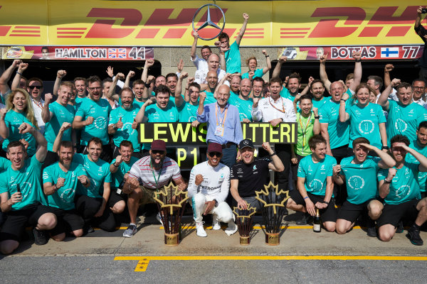 Circuit Gilles Villeneuve, Montreal, Canada.
Sunday 11 June 2017.
Lewis Hamilton, Mercedes AMG, 1st Position, Valtteri Bottas, Mercedes AMG, 2nd Position, and the Mercedes team celebrate victory.
World Copyright: Steve Etherington/LAT Images
ref: Digital Imagee SNE18661