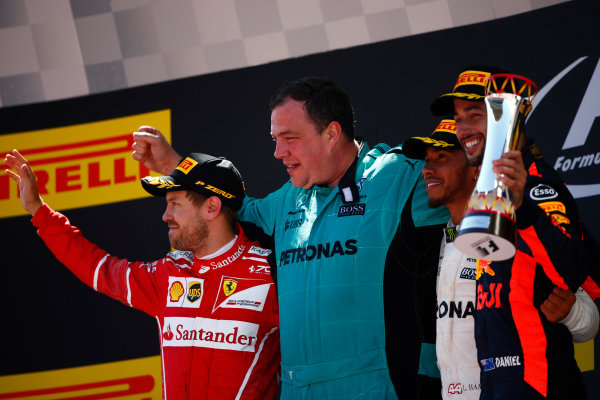 Circuit de Catalunya, Barcelona, Spain.
Sunday 14 May 2017.
Sebastian Vettel, Ferrari, 2nd Position, Karl Fanson, Mechanic, Mercedes, Lewis Hamilton, Mercedes AMG, 1st Position, and Daniel Ricciardo, Red Bull Racing, 3rd Position, on the podium.
World Copyright: Andy Hone/LAT Images
ref: Digital Image _ONZ6778